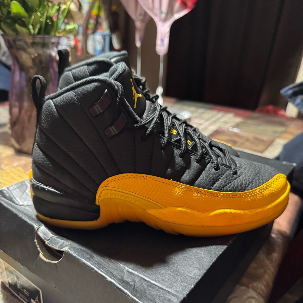 Jordan 12 University Gold 4Y Gs
